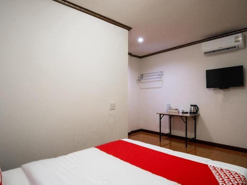 Oyo 836 Pk Residence Sattahip Bagian luar foto