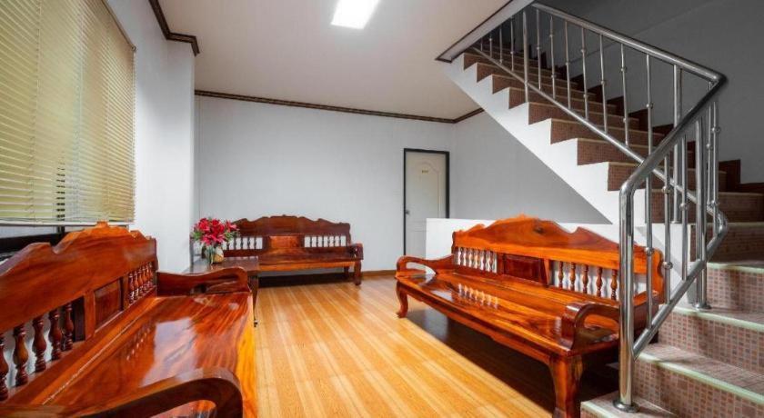 Oyo 836 Pk Residence Sattahip Bagian luar foto