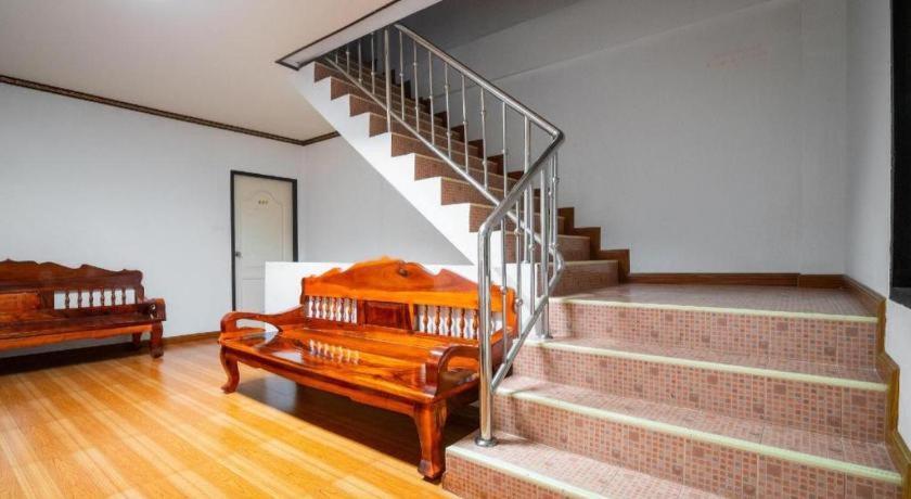 Oyo 836 Pk Residence Sattahip Bagian luar foto