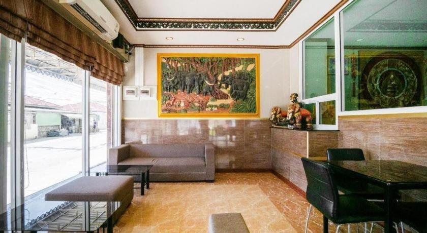 Oyo 836 Pk Residence Sattahip Bagian luar foto