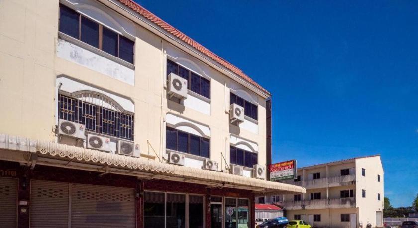 Oyo 836 Pk Residence Sattahip Bagian luar foto