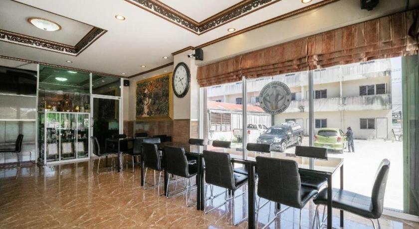 Oyo 836 Pk Residence Sattahip Bagian luar foto