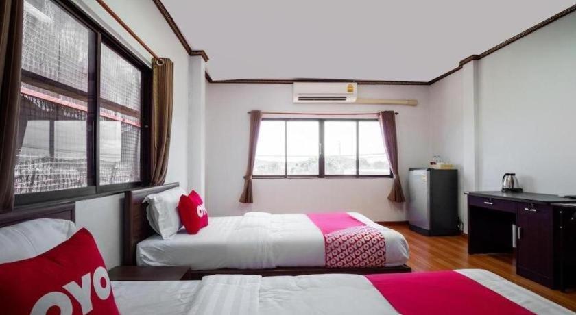 Oyo 836 Pk Residence Sattahip Bagian luar foto