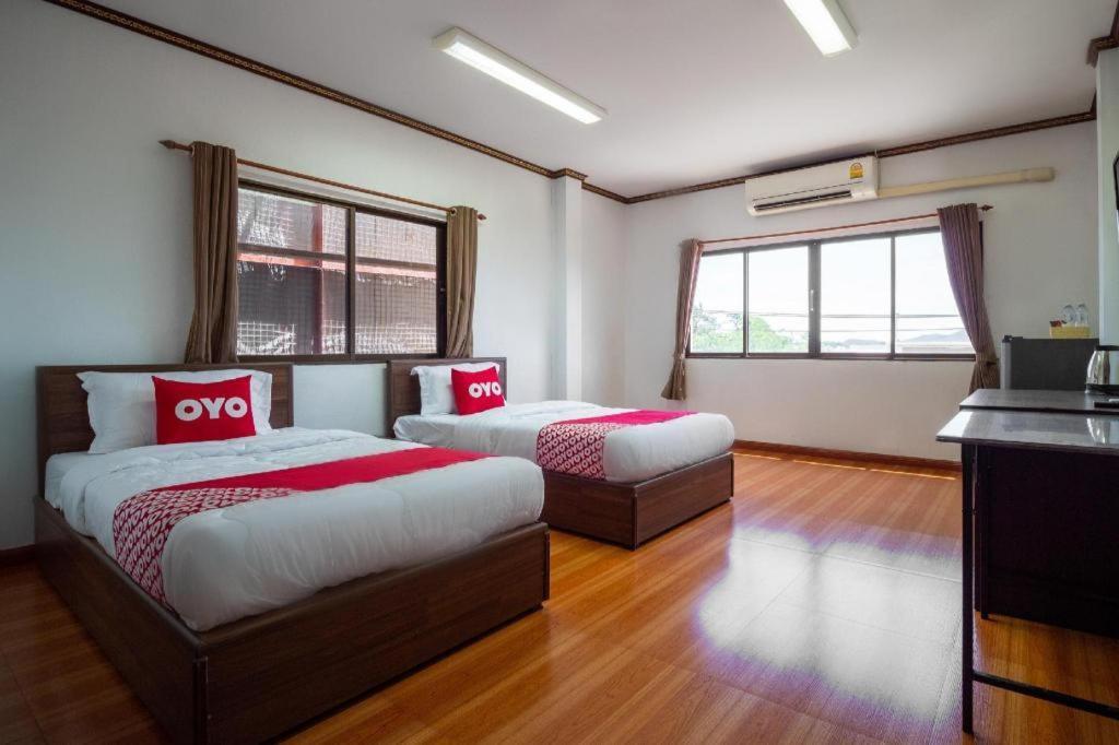Oyo 836 Pk Residence Sattahip Bagian luar foto