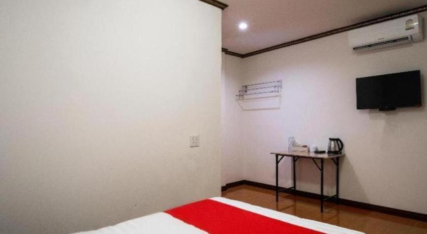 Oyo 836 Pk Residence Sattahip Bagian luar foto