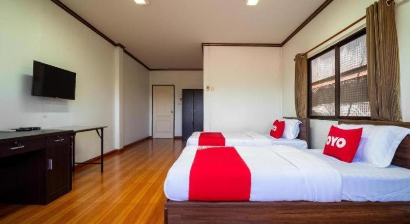 Oyo 836 Pk Residence Sattahip Bagian luar foto