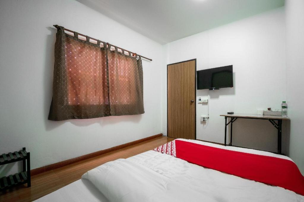 Oyo 836 Pk Residence Sattahip Bagian luar foto