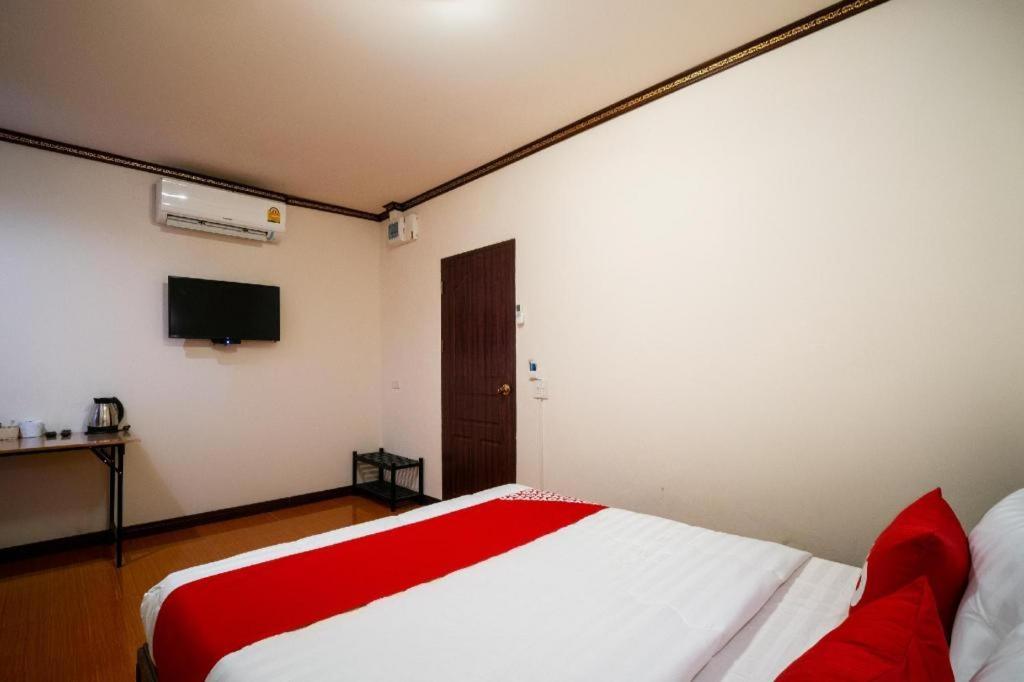Oyo 836 Pk Residence Sattahip Bagian luar foto