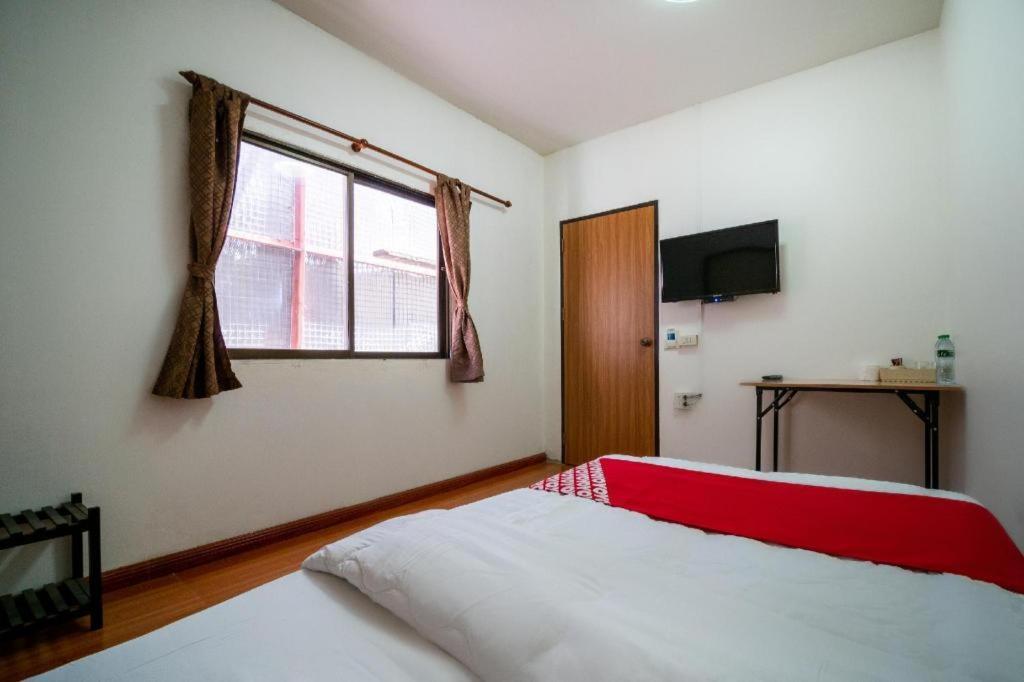 Oyo 836 Pk Residence Sattahip Bagian luar foto