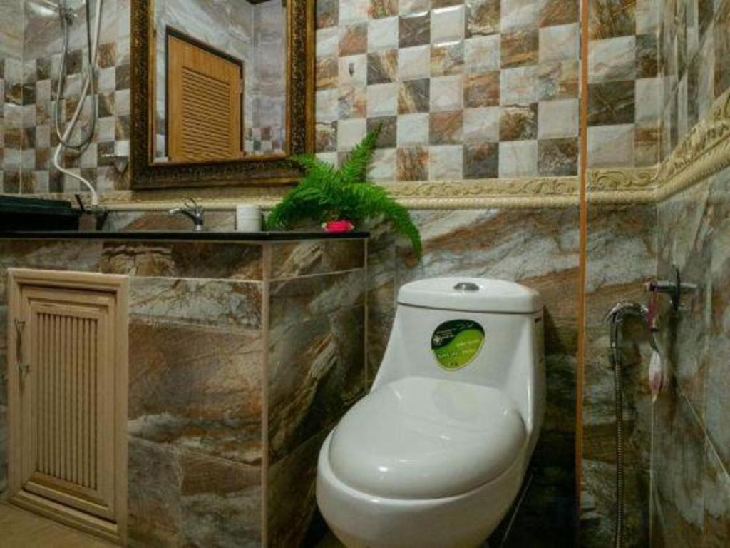 Oyo 836 Pk Residence Sattahip Bagian luar foto