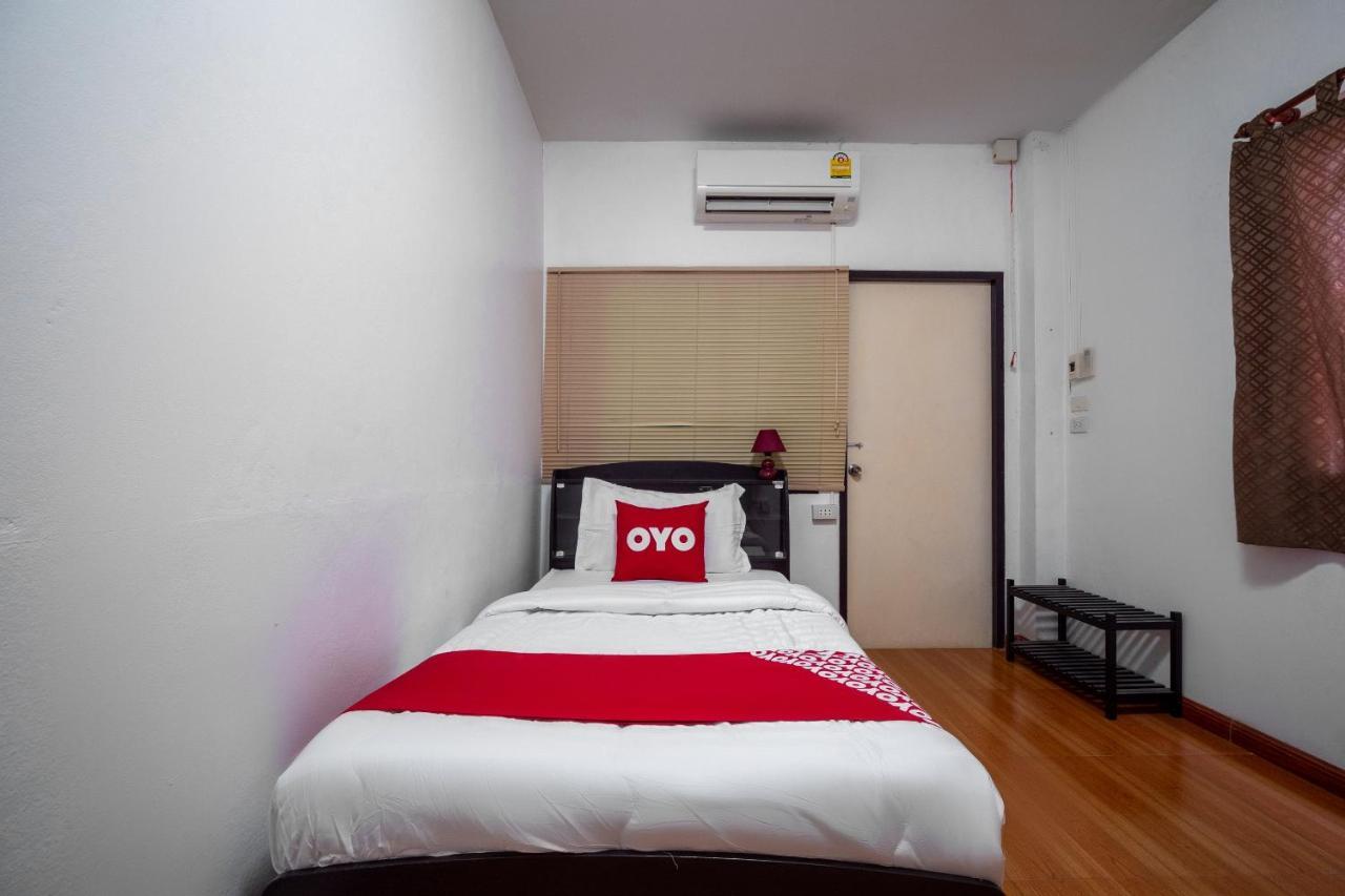 Oyo 836 Pk Residence Sattahip Bagian luar foto
