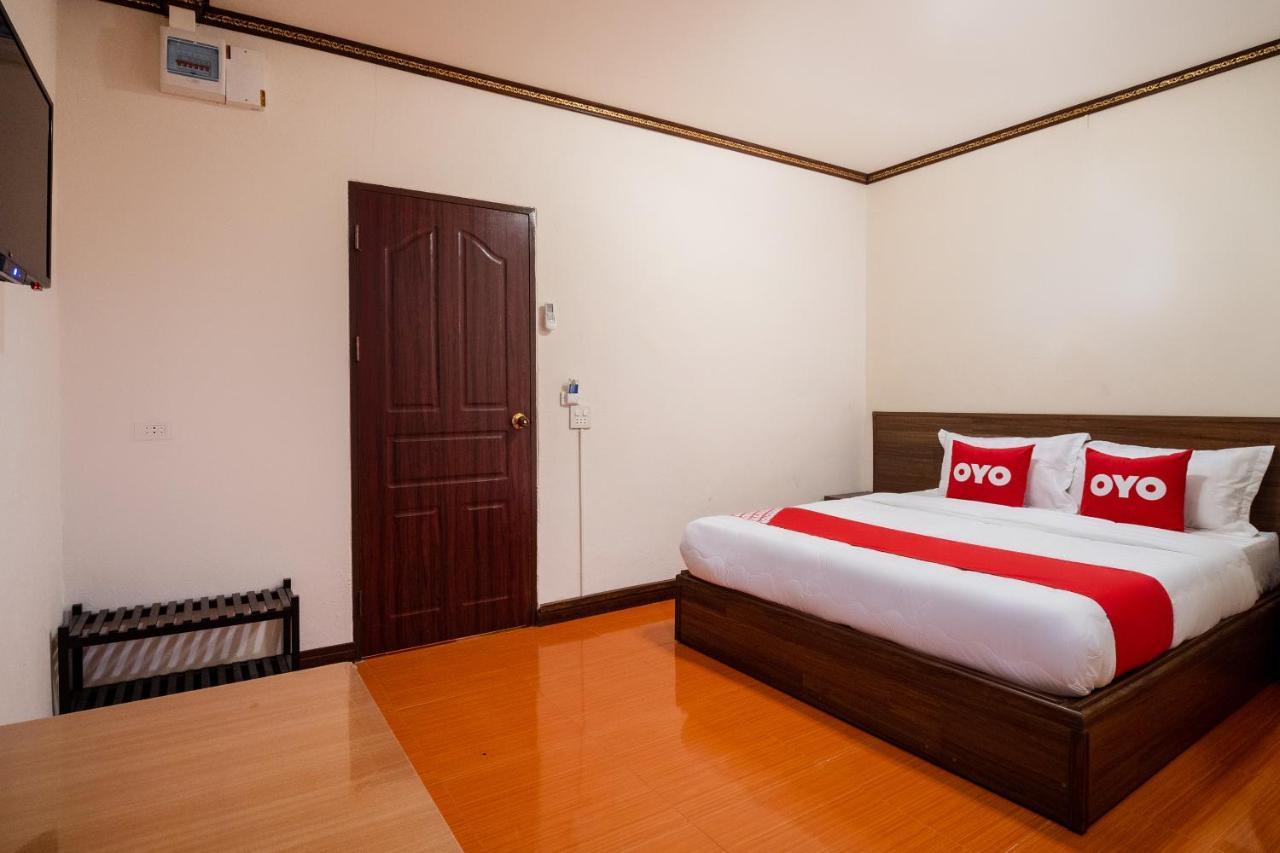 Oyo 836 Pk Residence Sattahip Bagian luar foto